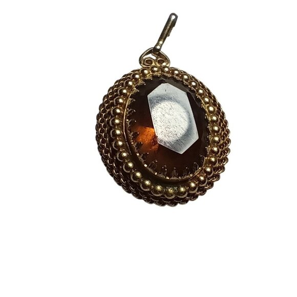 VINTAGE 1.25" GOLDTONE ORNATE AMBER TONE GLASS CHARM/PENDANT - Picture 2 of 5